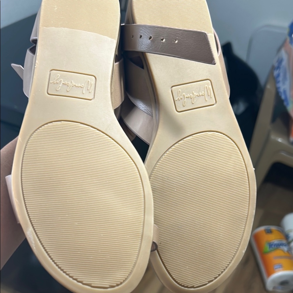 Wonderly Brown Leather Sandals with Elegant Straps - Picture 6 of 6